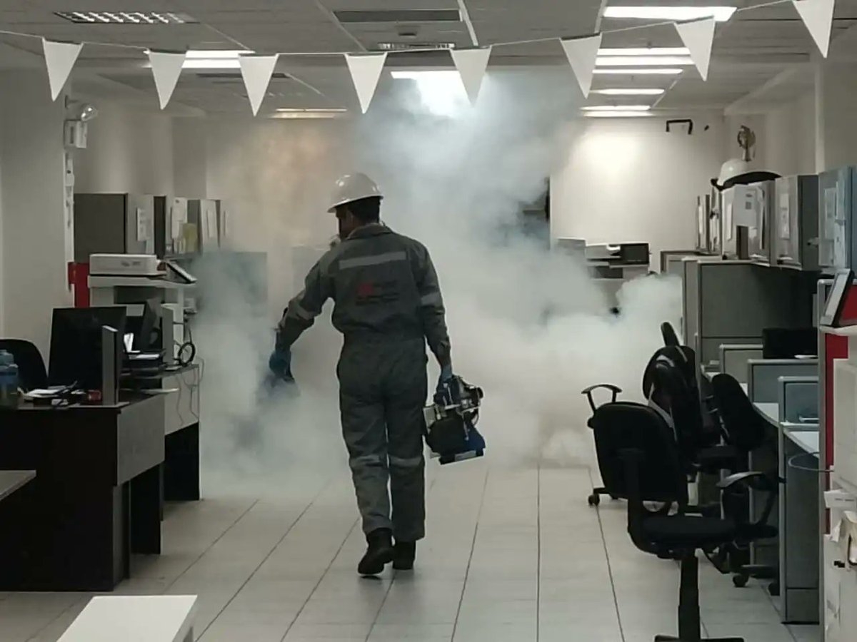 Por fin Marx Arriaga dejo la Oficina, ya la están fumigando, sin embargo el olor no más, no se vá