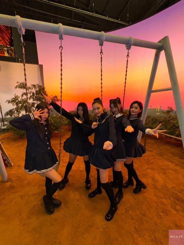 GLLIT!! Lagu yang paling kalian suka di masing-masing, mini album ILLIT. Kalian paling suka yang mana??

Kalo aku:
Super real me: midnight fiction 
I'll like you: cherish my love 
Bomb: bamsopoong