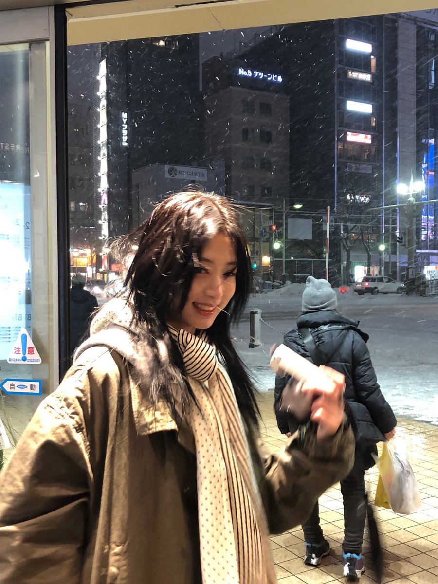 ahyeon pics tweet media