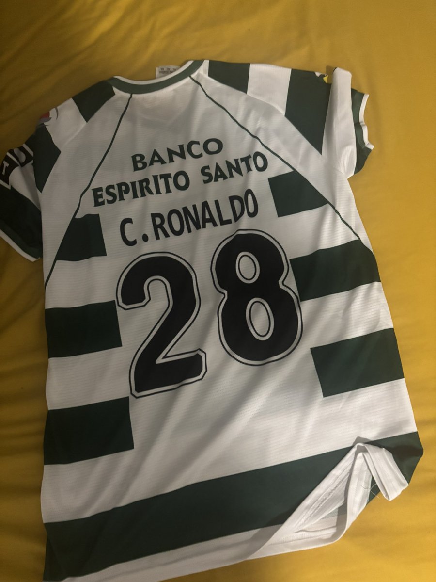 I didn’t remember I had this in my closet 😭❤️

Biggest club in Portugal