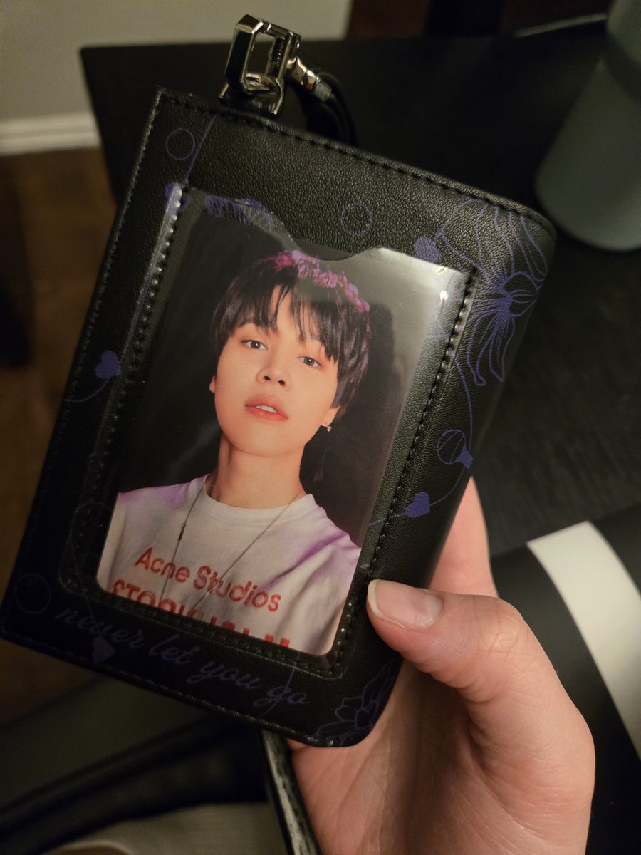 rosiekook04's tweet photo. NEW WALLET !!! I LOVE IT SO MUCH @by_emj https://t.co/GnCzRnMEZd