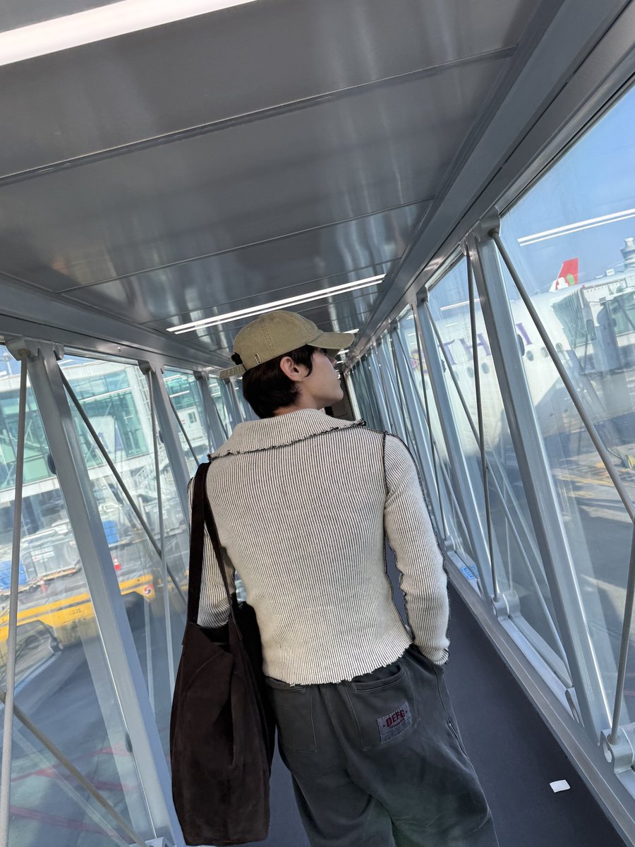 Official_Seobin's tweet photo. See you in bangkok 🇹🇭

#윤서빈 #YoonSeobin https://t.co/H02ntOrZQ6