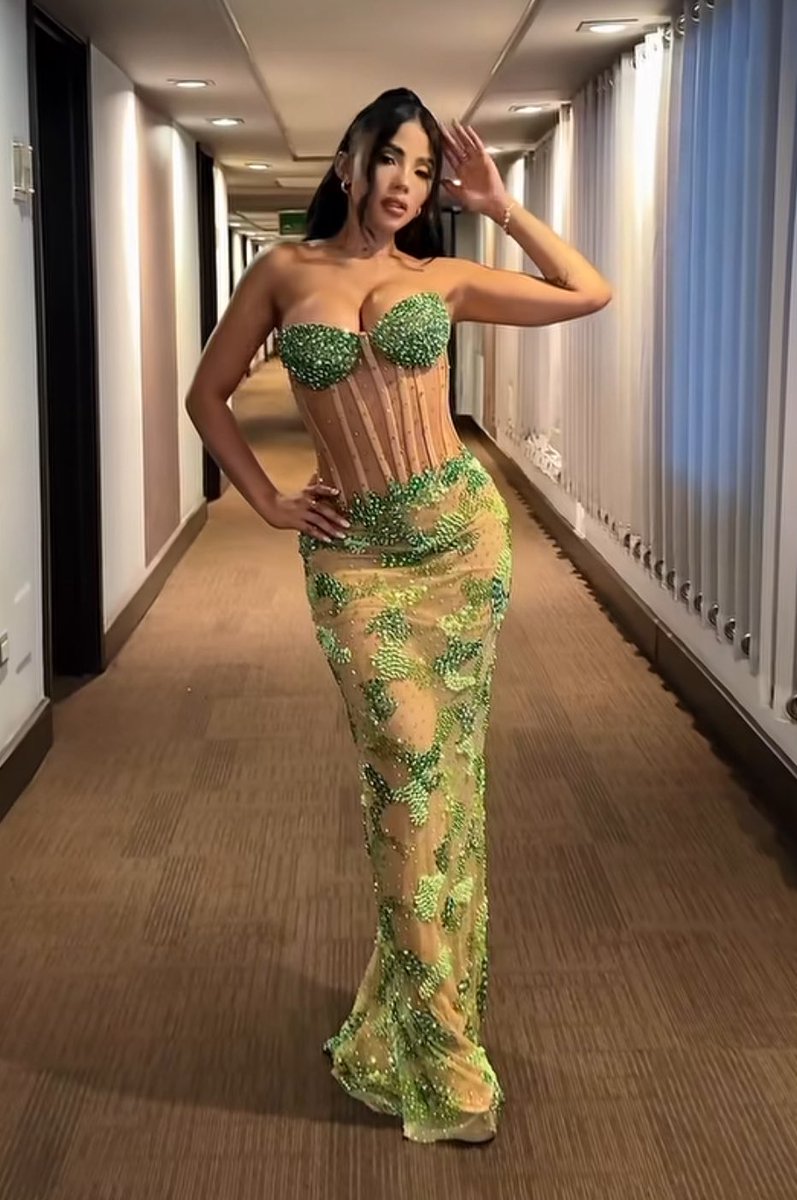 Laura G vestida de su inspiración  #LCDLF6 #LaCasaDeLosFamosososCol3