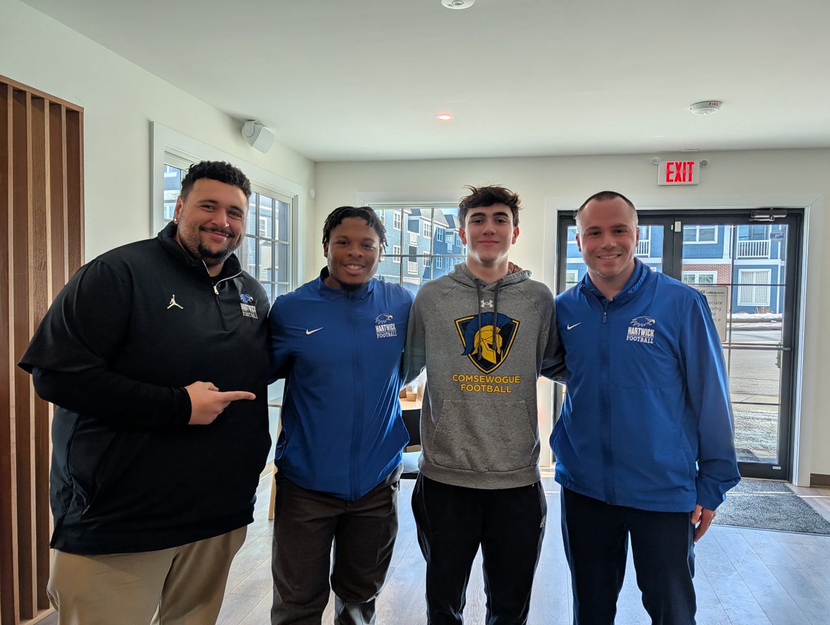 jameslanze9's tweet photo. Thank you @CoachLegagneur @CoachElmore70 and @CoachRogers13 for the visit to LI yesterday! I had a great time with these coaches and had some great conversations. https://t.co/t8ZLp5PbdJ