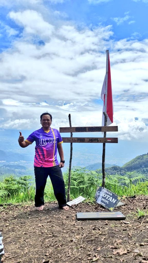 muchcholis's tweet photo. Alhamdulillah Puncak Garotan 1987 Mdpl Terlaksana 💪🏻😍🙏🏻 https://t.co/YjRHYGxyGs