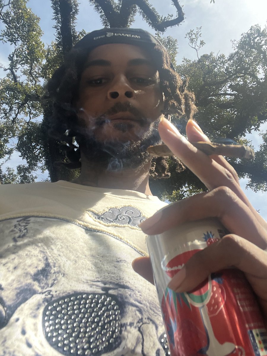 .9 tweet media