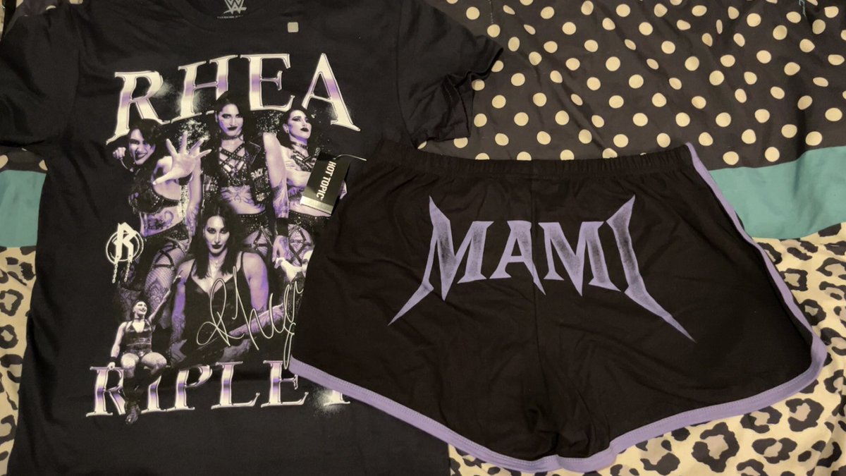 These Rhea Ripley shorts are you kidding me?!?!? 😍 MAMI 💜🖤