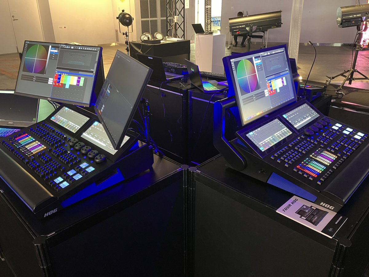 Ushio_enta's tweet photo. 本日より開催！
ProLight &amp; ProVisual 2026 at東京ビッグサイト
こんな感じでブース展示しております。眩しいストロボがあったらそれがウシオブースです⚡️

👇事前登録してご来場くださいね
https://t.co/rTZqn87VDh https://t.co/MMMDTgTREW