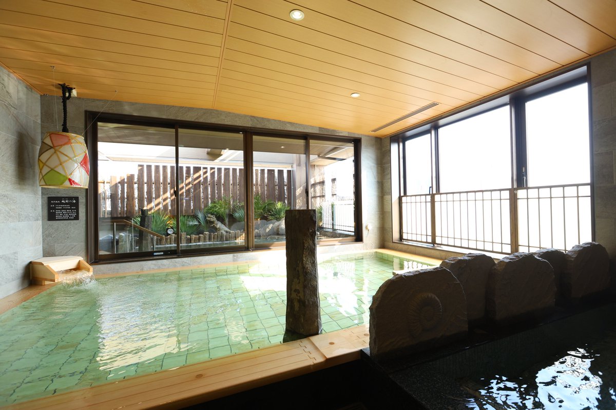 dormy_hotels's tweet photo. ／
📢本日プレオープン‼
『天然温泉 越前の湯 御宿 野乃福井』
＼

ホテルのこだわりと魅力▼
♨10階最上階に天然大浴場を完備。男性・女性サウナにはオートロウリュサウナを設置しております🧖‍
🍚ご当地逸品料理には「海鮮丼」「季節のかき揚げ＆白エビのかき揚げ」「越前おろしそば」をご用意。約50品の和洋食バイキングをお愉しみください🥢
🛌全室に、全米ホテルシェアNo.1のサータ社製ベッドを導入し、上質な眠りにこだわりました。

JR「福井」駅より徒歩約7分の好立地で、ビジネスや観光の拠点にもオススメです🙆‍‼

プレオープンを記念して限定クーポンも配布中‼
皆さまのお越しをお待ちしております✨
#ドーミーイン #ドーミーインニューオープン情報 #御宿野乃福井