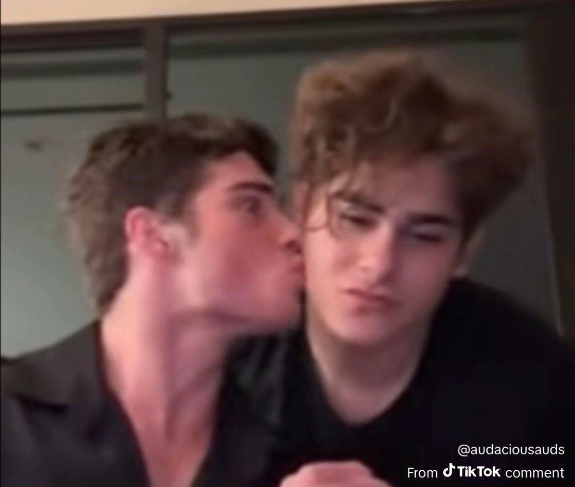 you guys didnt know clavicular was bi?