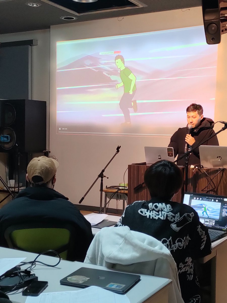 _ncp_college's tweet photo. 【デジタルクリエイター科進級制作発表会】
デジタルクリエイター科1年生。はじめてのホールでの発表会に緊張しながらも、自分たちの成長をまとめ発表できました。 https://t.co/Kwwa6sVBi6
