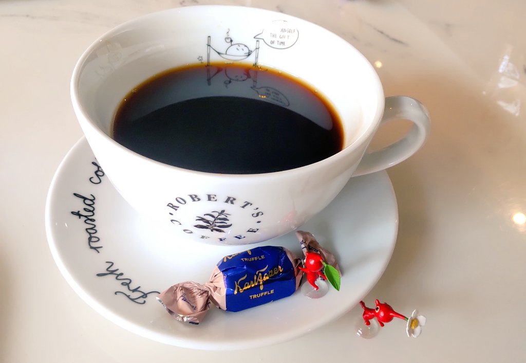 しまった…!!
今年もIKEAのセムラを逃した…orz
昨日までか…
IKEAのも一度食べてみたいのだけど、なんか縁がない。

↓のは、2年前のバレンタインのお返しで連れて行ってもらったカフェのセムラ・ピクミン添え。