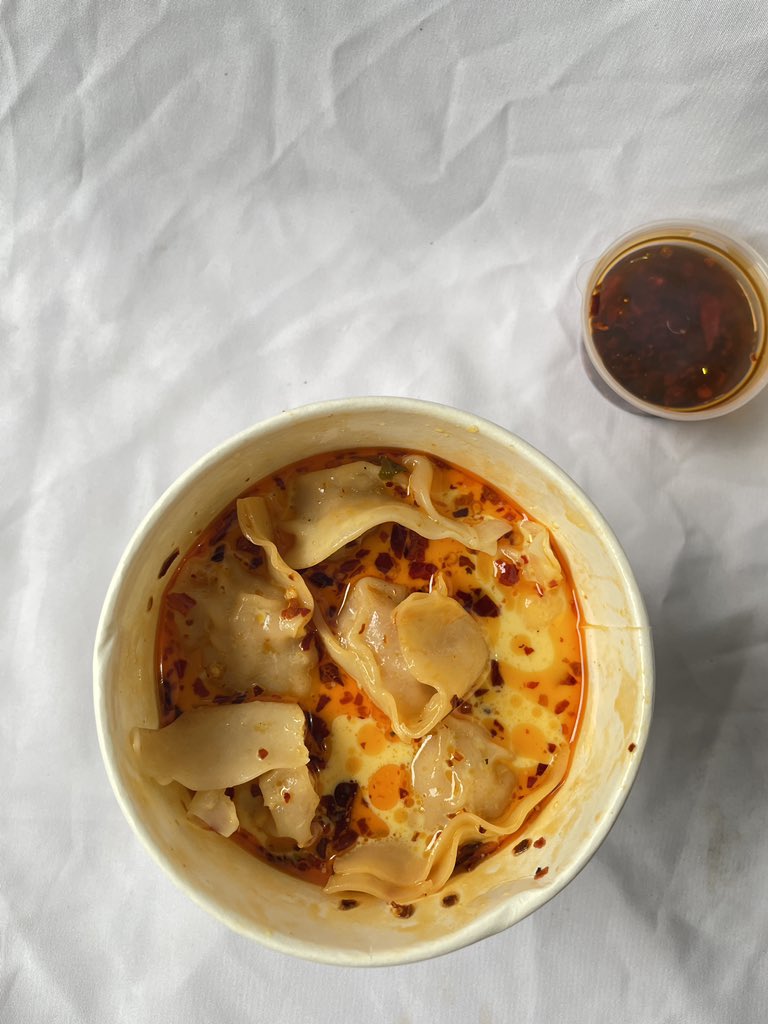 bibuyflies's tweet image. present our new menuuu!

pangsit ayam kuah keju dan chili oil! dua-duanya bisa kalian sesuaikan mau digoreng atau rebus bisa banget yaa frenn. rasanya enak banget full daging jugaa.

untuk penjelasan lainnya bisa cek deskripsi di shopee yaa! linknya ada dibawah &amp;lt;3