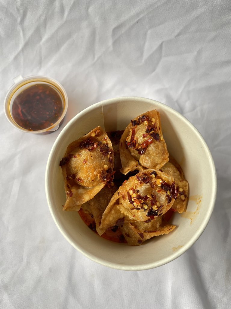 bibuyflies's tweet image. present our new menuuu!

pangsit ayam kuah keju dan chili oil! dua-duanya bisa kalian sesuaikan mau digoreng atau rebus bisa banget yaa frenn. rasanya enak banget full daging jugaa.

untuk penjelasan lainnya bisa cek deskripsi di shopee yaa! linknya ada dibawah &amp;lt;3