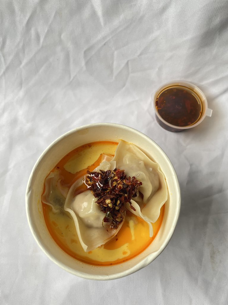 bibuyflies's tweet image. present our new menuuu!

pangsit ayam kuah keju dan chili oil! dua-duanya bisa kalian sesuaikan mau digoreng atau rebus bisa banget yaa frenn. rasanya enak banget full daging jugaa.

untuk penjelasan lainnya bisa cek deskripsi di shopee yaa! linknya ada dibawah &amp;lt;3