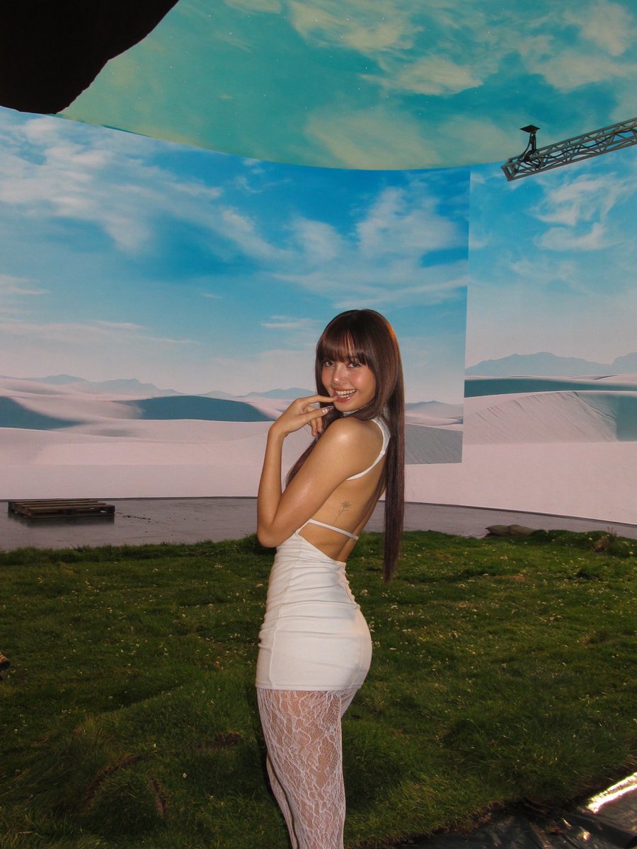 ใครยังไม่ได้เอนเกจไอจีลิซ่าบ้างคะ 🙌🏻
มาโพสดึกๆคนน่าจะไม่เห็นเยอะ ฝากเข้าไปเอนเกจหน่อยน้า 🙏🏻

📍 instagram.com/p/DU3YlUyE3N-/…

LISA KITH GUEST DESIGNER
#KithWomenDesignedByLISA 
#LISAxKITH #LISA <a href="/wearelloud/">LLOUD</a> <a href="/KITH/">Kith</a>