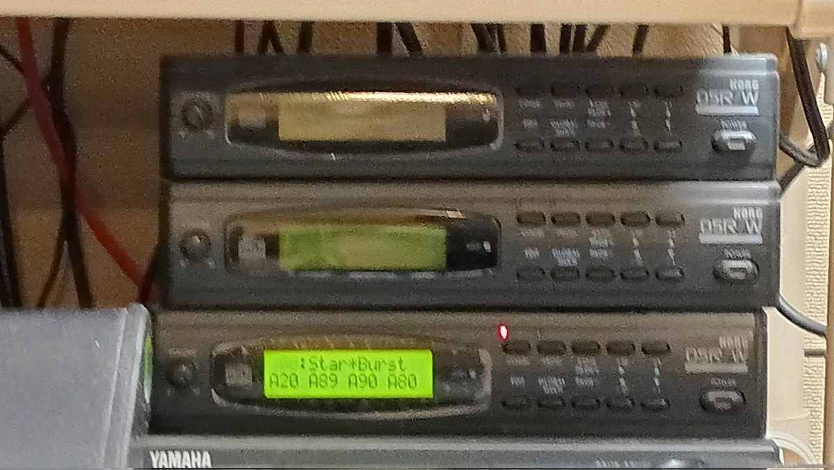 n5200ptoser's tweet photo. #みんなのKORG見せて
僕のKorger人生事始め、05R/W
GS音源全盛時代、32音発声、47エフェクトの高性能に惹かれて憧れて買った一品。実はレゾナンスが無かったり、メモリー全消失で零から音色を作らざるを得なかったり、思うように扱えなかった初心者時代、否が応でも向き合い続けた1台。今は3台。#05RW https://t.co/WKlX9JFvKn