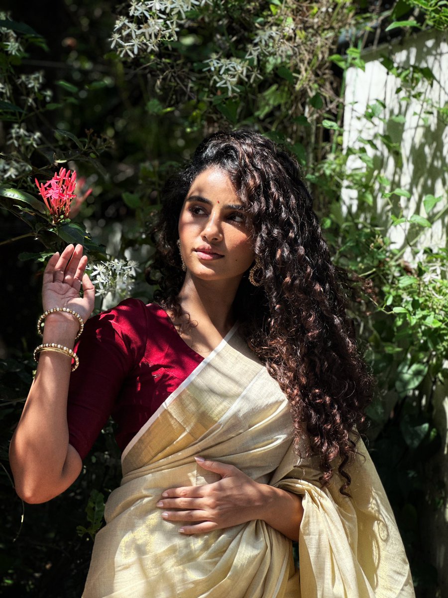 KollywoodCinima's tweet photo. Happy Birthday to the charming and multi-talented actress, singer, and dancer @anupamahere, wishing you endless success, happiness, and magical milestones ahead β¨π
#AnupamaParameswaran #KollywoodCinima #KcGallery #Sai #Cinema #Heroine #Actress
#HBDAnupama https://t.co/1YG2zN5CsY