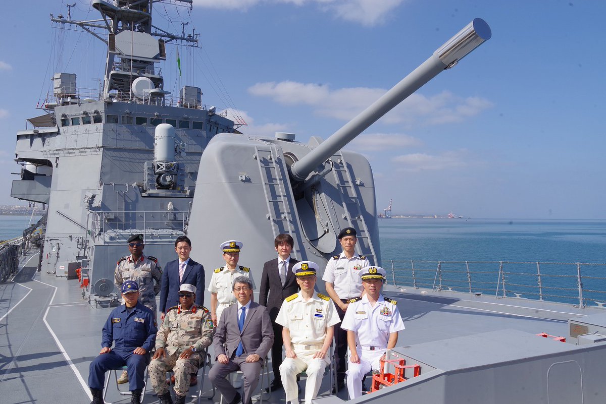 JMSDF_SDF_ENG's tweet photo. On 26 February, Deployment counter Piracy force to off Somalia and Gulf of Aden (DPSA) cooperated in a counter piracy escort exercise in port Djibouti which was conducted by the Japan Coast Guard (JCG).🇯🇵🇩🇯
#FOIP #DPSA #JCG #DCG #Onami https://t.co/2gKMcVeMpq