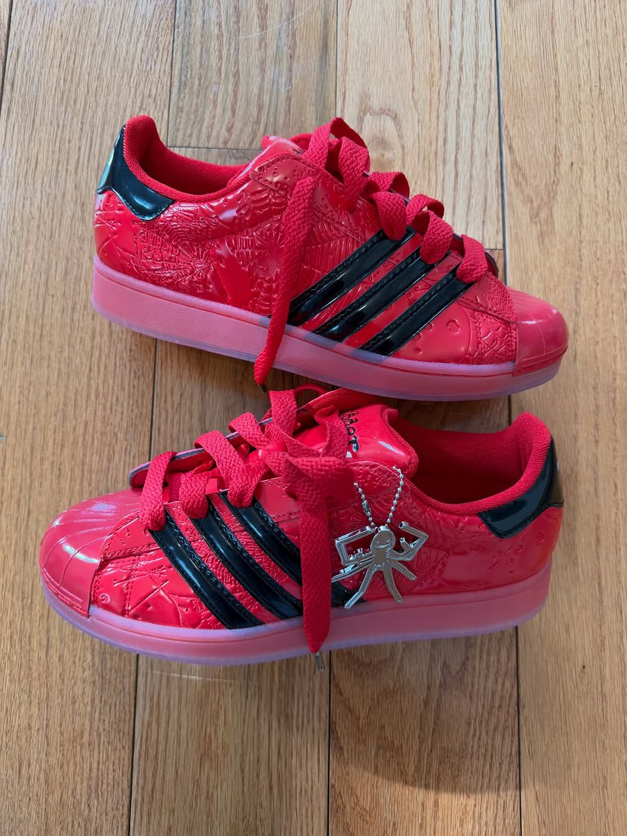 JustFreshKicks tweet media