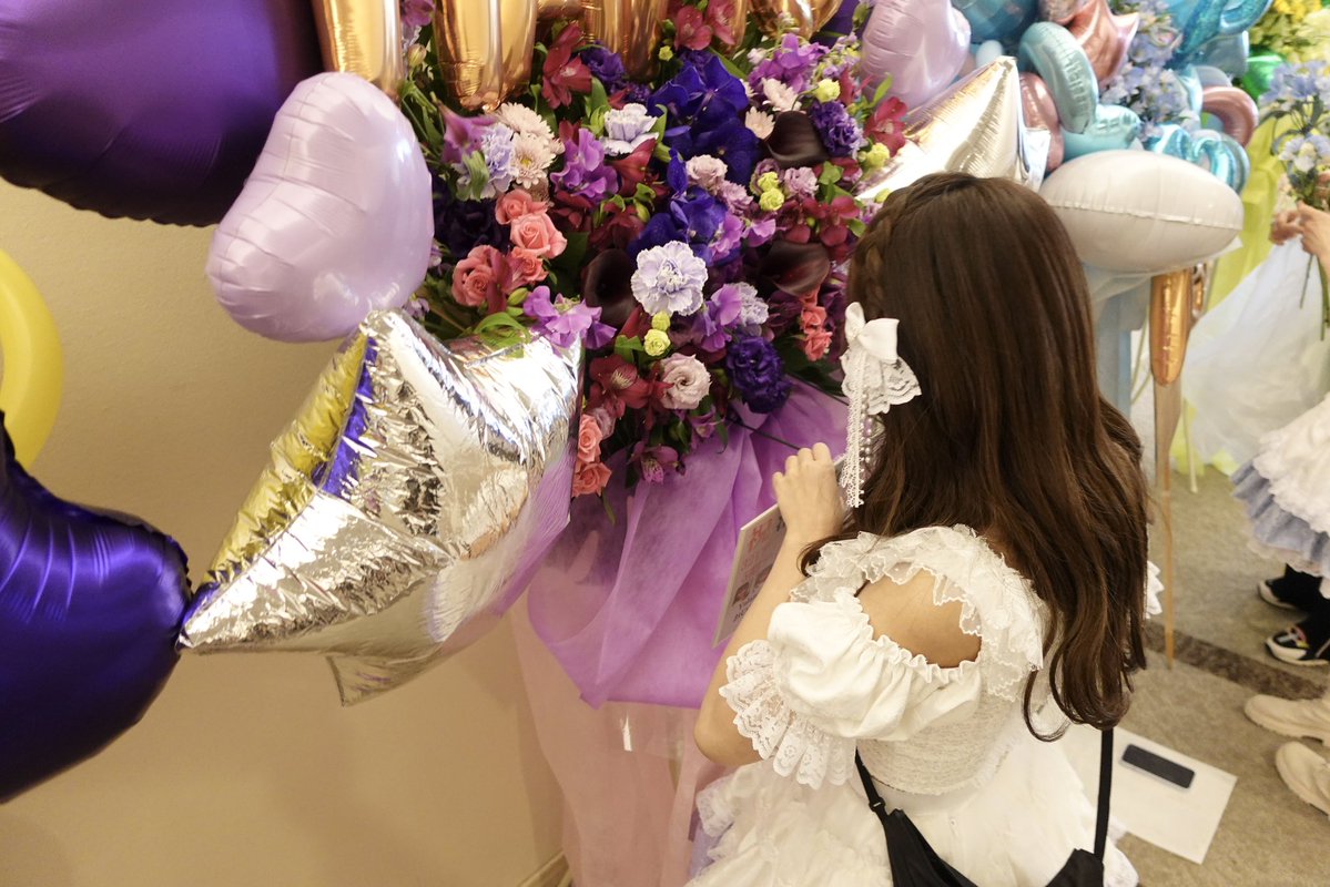 おはようございまほ🐰🎀
早起きしたよ🍓𓈒𓋜

〜フラスタのボード引っこ抜いてる私を添えて💐〜
#まほりっく