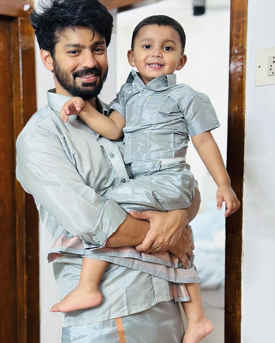 KollywoodCinima's tweet photo. Wishing actor @MahatOfficial
a very happy birthday, may this year bring blockbuster success, happiness, good health, and remarkable milestones in his journey β¨π
#HBDMahatRaghavendra #KollywoodCinima #KcGallery #Sai #Cinema #Heroine #Actress https://t.co/je2aDkkDOV