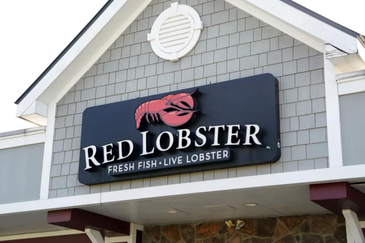 nypost's tweet image. Red Lobster likely closing more restaurants after shuttering 130, CEO warns trib.al/L9iHmkx
