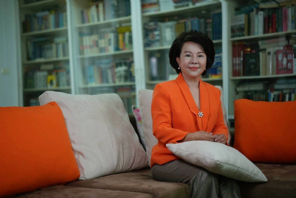 AmaratJeab's tweet photo. Sending strength to everyone. Don’t give up. Keep fighting. 🍊

ขอบคุณภาพจาก #มติชนสุดสัปดาห์
#เจี๊ยบอมรัตน์ https://t.co/ArEhyPkJ41