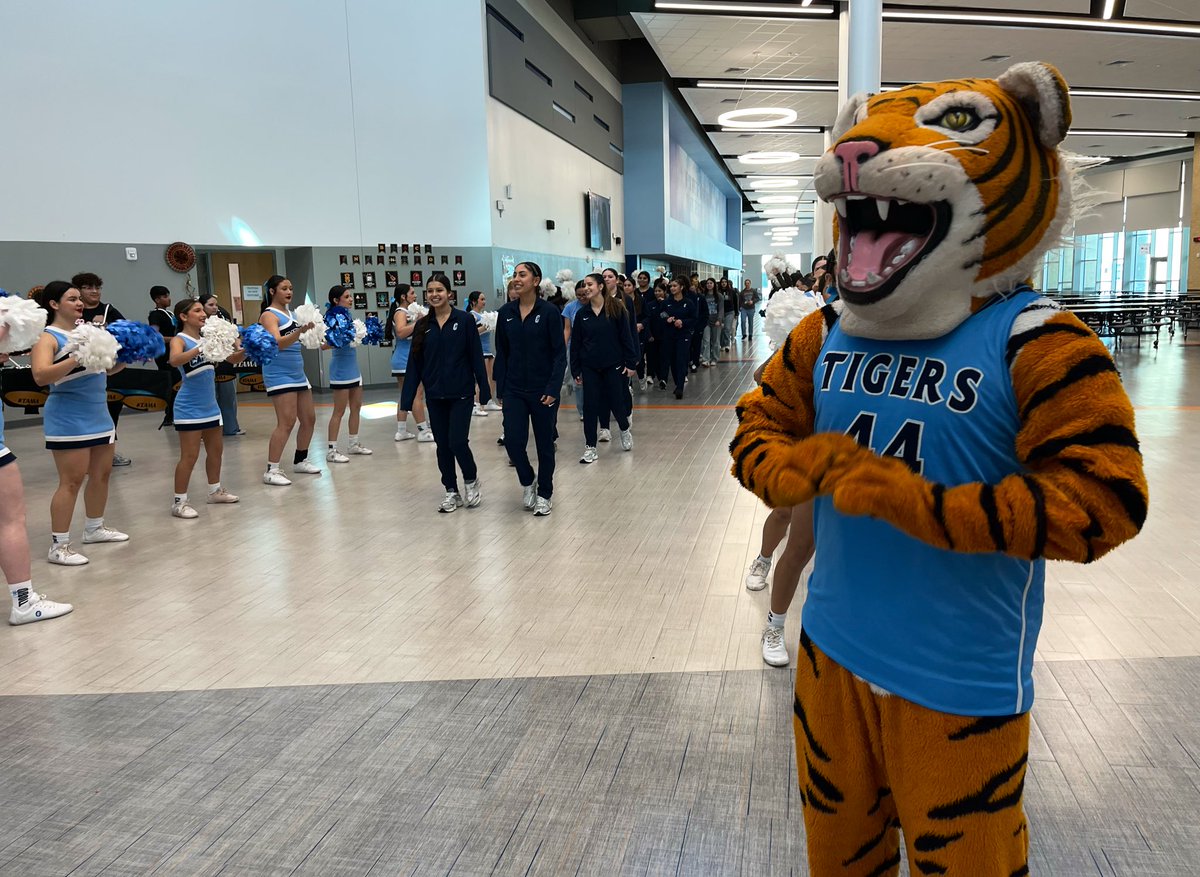 ccisdathletics_'s tweet photo. Carroll Girls Basketball leads 18–12 at the half! 💪🏀
Strong defensive effort and great team basketball is keeping the momentum going for the Lady Tigers!
Let’s finish strong, ladies! @MaryCarrollHigh @CCISD #GoCarroll https://t.co/jTmOOMkjUp