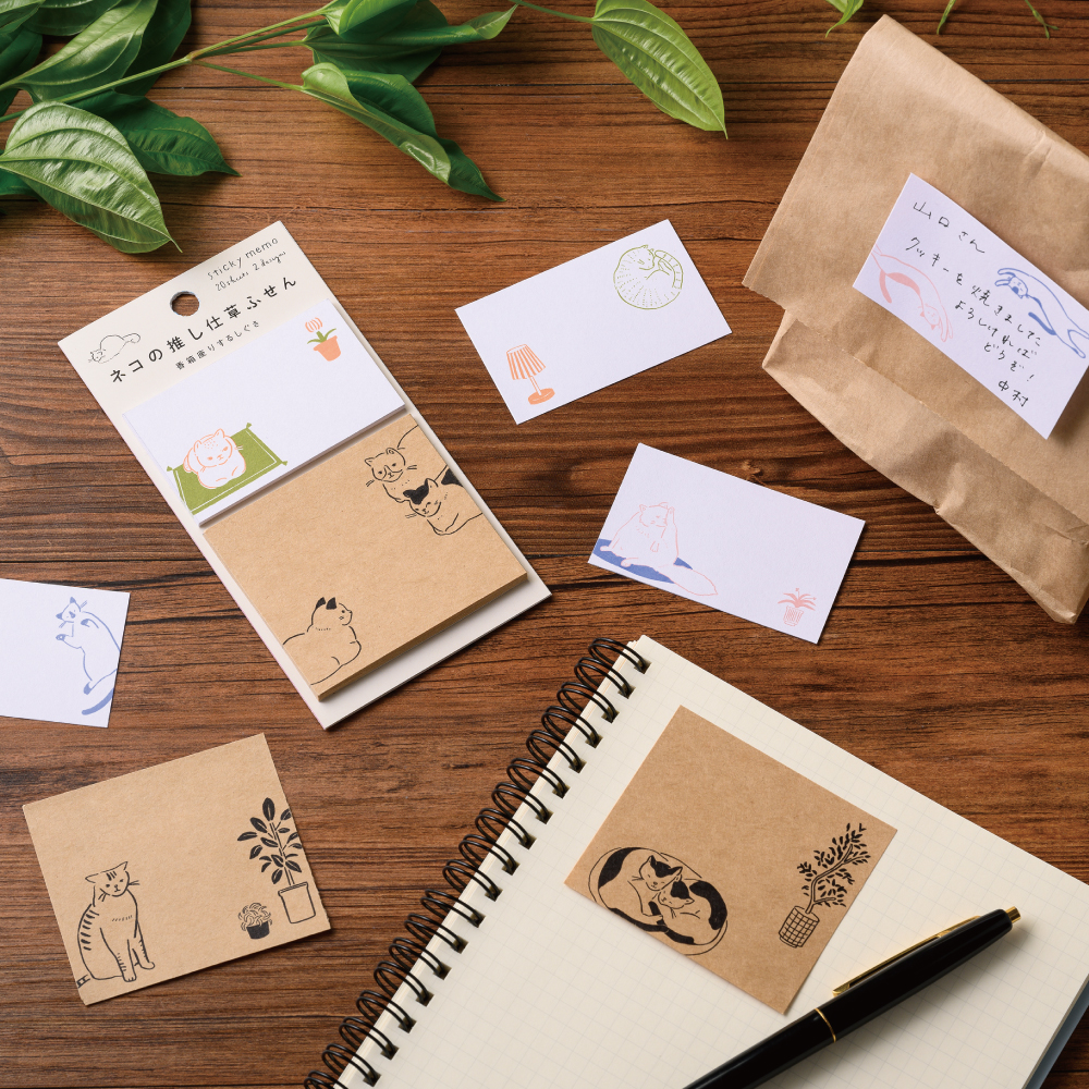 ネコの推し仕草ふせん
￣￣￣￣￣￣￣￣￣￣
ふてぶてしくて愛らしい
ネコたちの仕草をテーマにしたふせん🐈

「アンモニャイト」や「イカ耳になるしぐさ」「毛繕いをするしぐさ」などキュートな仕草がたくさん♪

上質紙とクラフト紙の異なる素材のふせんを組み合わせました。
全6アイテム発売中🌟