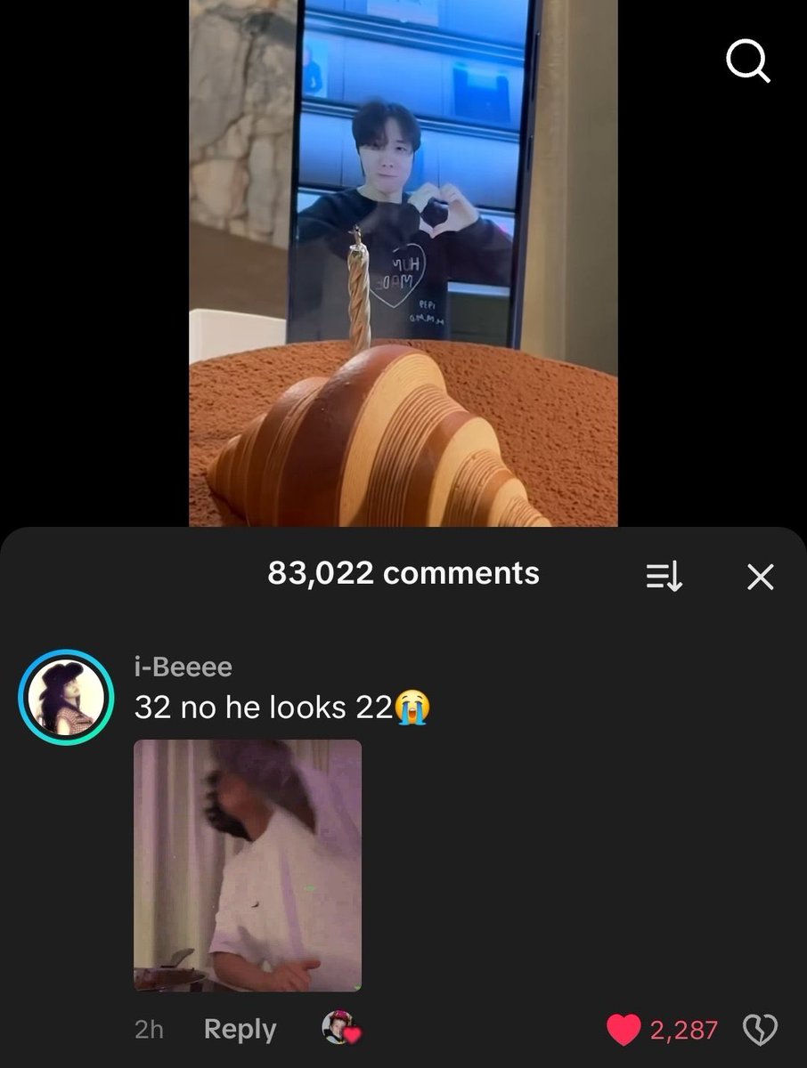 #JHOPE ไลค์คอมเมนต์มี่ที่บอกว่า อายุ 32 แต่ดูเหมือน 22 🥰

💜 :'32 ไม่สิ เขาดูเหมือน 22 ต่างหาก 😭 '