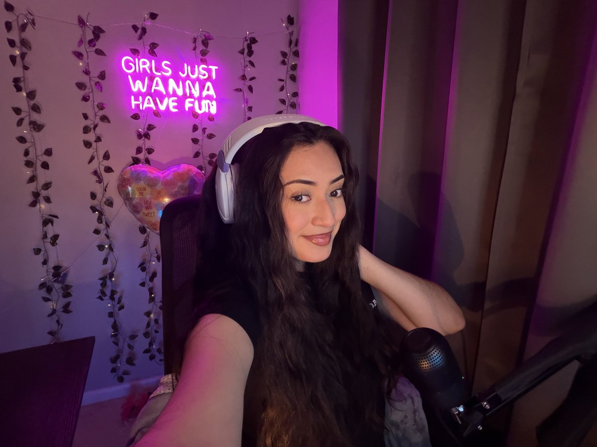 planetbeee's tweet photo. going live right now! @planetbeee on Twitch! https://t.co/zJmZefjTEz