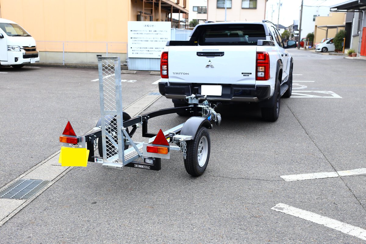 CARRIAGEBASE's tweet photo. こんにちは。キャリッジベースのメカニック＆フォトグラファーの笹田です。バイクトレーラーTR-BD納車。トレーラーライフ楽しんで下さいね～。
臨時休業のお知らせ 2/20(金)
ご迷惑をおかけ致しますがご理解のほどよろしくお願い致します。
#バイクトレーラー #TR_BD 
#バイク積載 #モトクロス https://t.co/b33r0Wfr6k