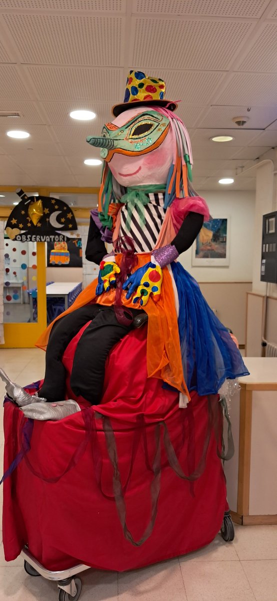 escolaelshorts's tweet photo. Divendres vam celebrar la tradicional Rua de #Carnaval , tot i la pluja. Això sí, per dins de l'escola.
#festa
#cultura
#tradicio
#gresca https://t.co/8z6gFHPW5J