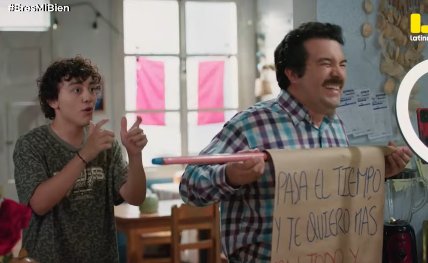 QUÉ ES ESTO?!?! JAHGDJHGDJ ME ENCANTA ESTA DUPLA DE PADRE E HIJOOO #EresMiBien