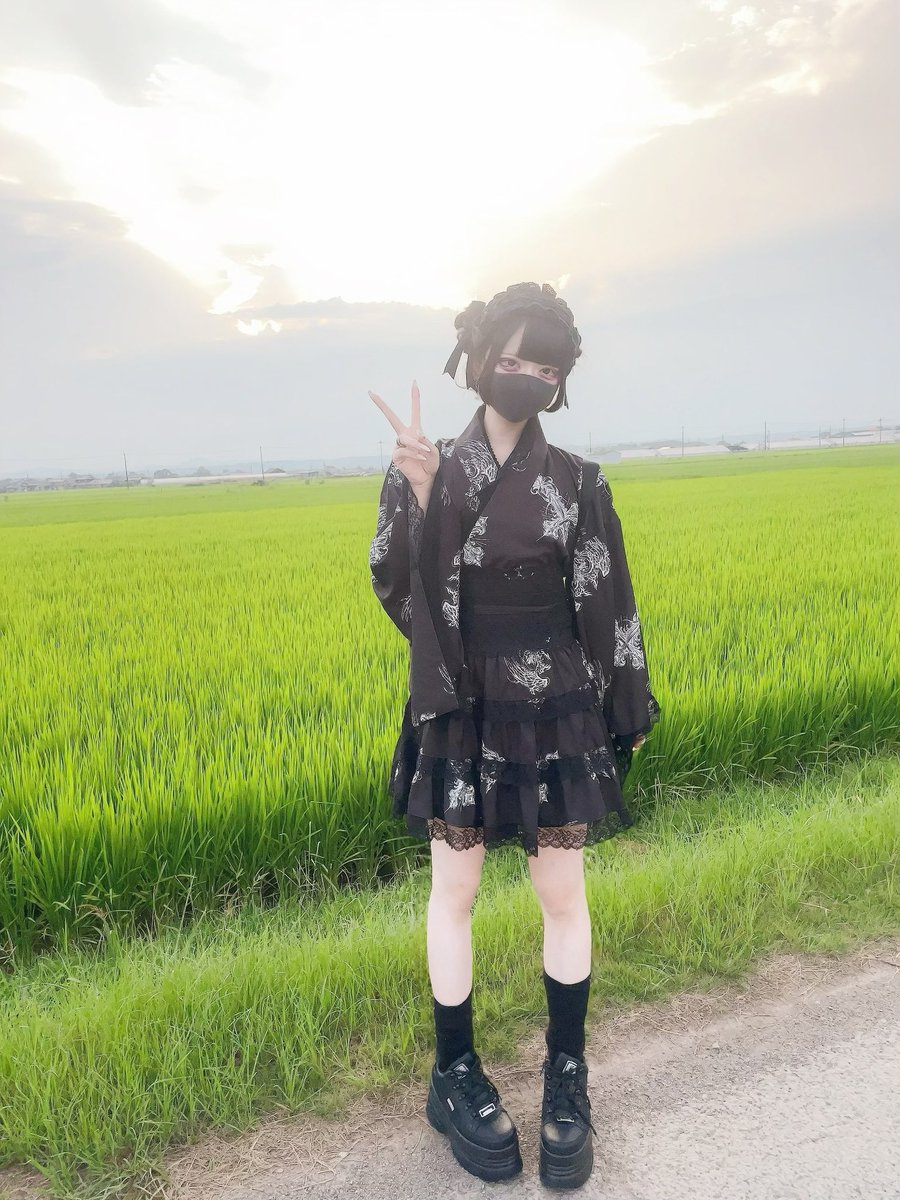 働く tweet media
