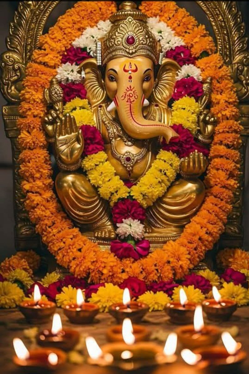 ‼️प्रात_वंदन ‼️

आवाहये तं गणराजदेवं 
रक्तोत्पलाभासमशेषवन्द्यम्।
विघ्नान्तकं विघ्नहरं गणेशं 
भजामि रौद्रं सहितं च सिद्धया।।
#शुभ_प्रभात_वंदन #शुभ_बुधवार