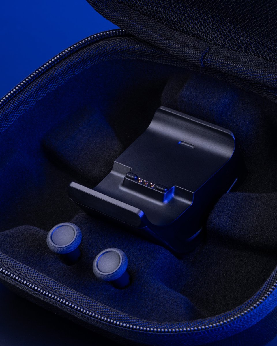 ROG_ANZ's tweet photo. Get the most out of the #ROGRaikiriII Xbox Wireless #Controller! 😉

🎮 Fully loaded with:⚡ Charging stand for convenient charging🎯 Stand base for optimal positioning🛡️ Protective case for the grind👾 Two swappable caps

🔥Game on!

#ROGController #XboxController #PCController https://t.co/sC4kuFe907