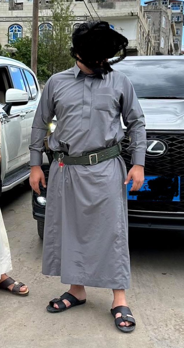 هذا الزي المؤذي الذي انتشر في اليمن بعد ان جاء التتار والمغول الحوثيين اقذر زي عرفته اليمن