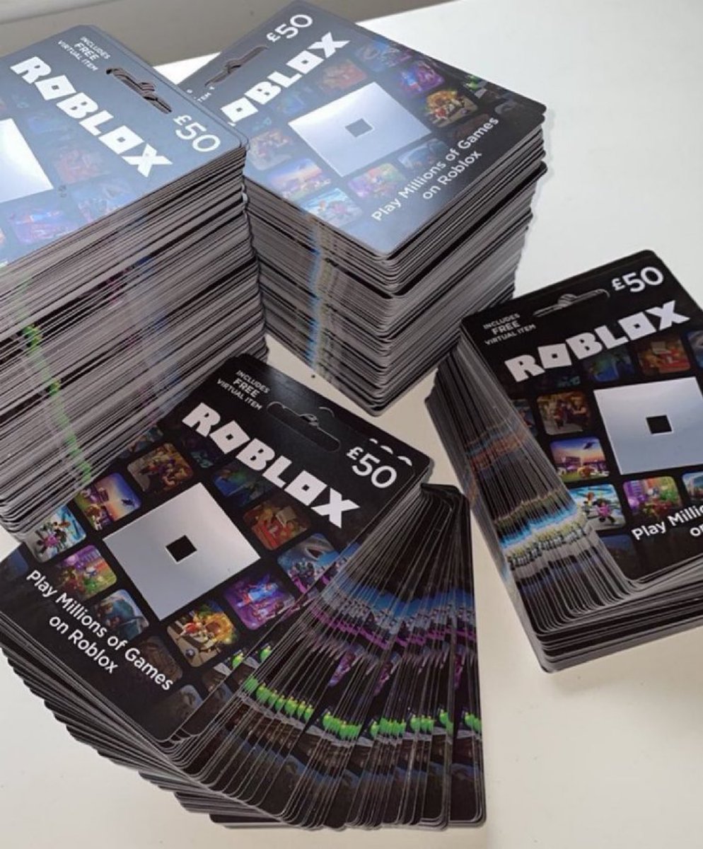 Pig Gives ❄️☃️ tweet media