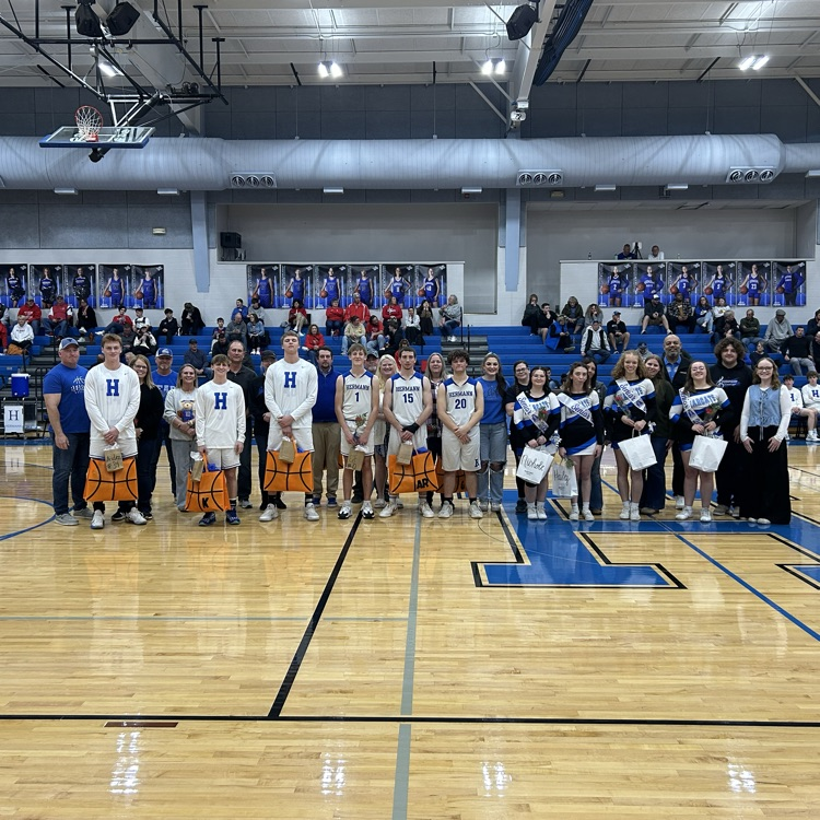 HermannBearcats's tweet photo. A big thank you to our senior boys basketball players, cheerleaders, and parents for four years of dedication to HHS! https://t.co/pSMeu3UiOa