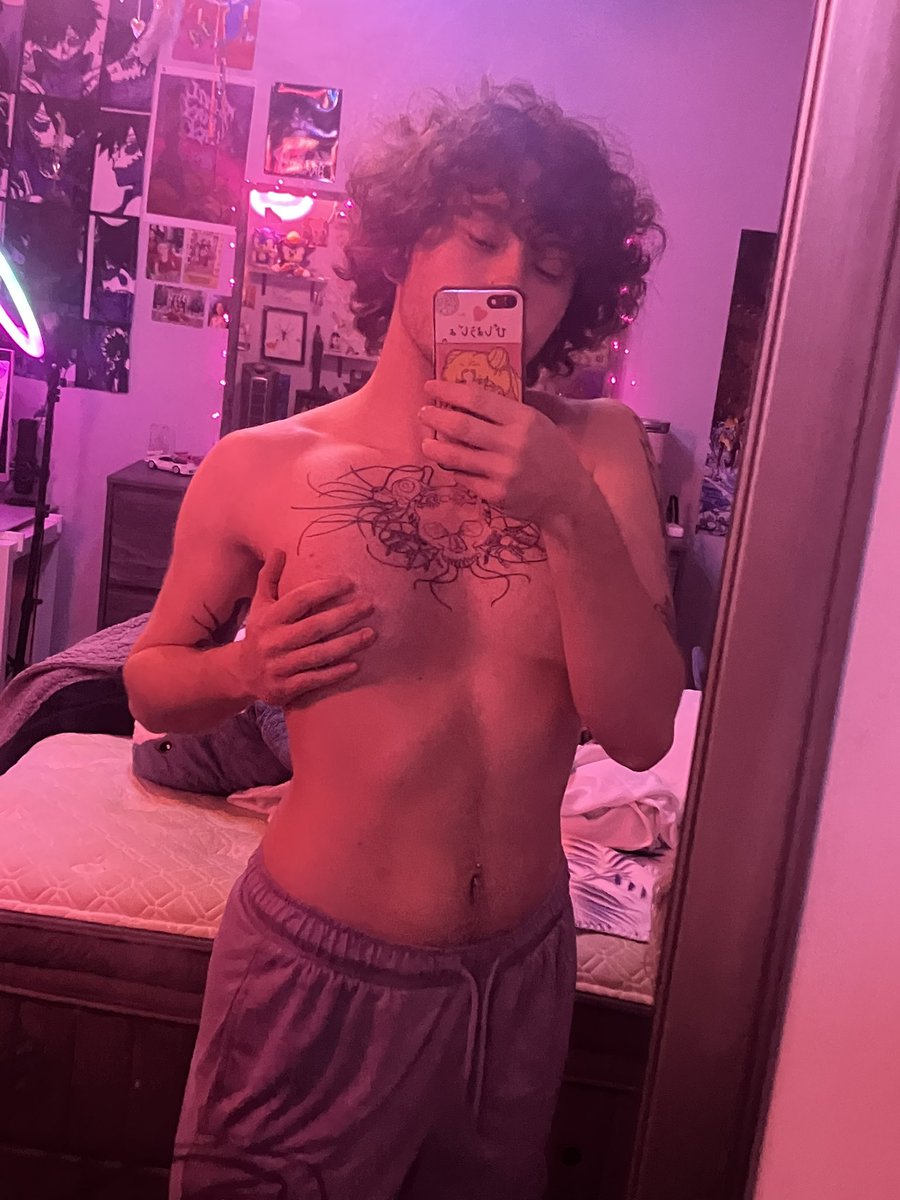 slipstrii's tweet photo. trans man hmu to trade 😘 https://t.co/VlF0bUwhFi