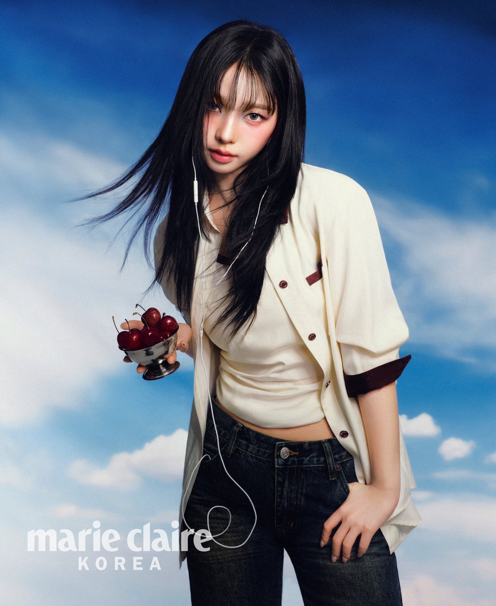 marieclairekr's tweet photo. #제작협찬 규칙에 얽매이지 않는 데님, 그리고 그 자유를 대담하게 펼쳐낸 #카리나.👖 #샤넬뷰티 의 #데님메이크업컬렉션 으로 청춘의 얼굴을 드러내는 카리나와 #마리끌레르코리아 의 화보를 지금 바로 확인해보세요.💙

@aespa_official #KARINA #ChanelBeauty #aespa #MarieClaireKorea