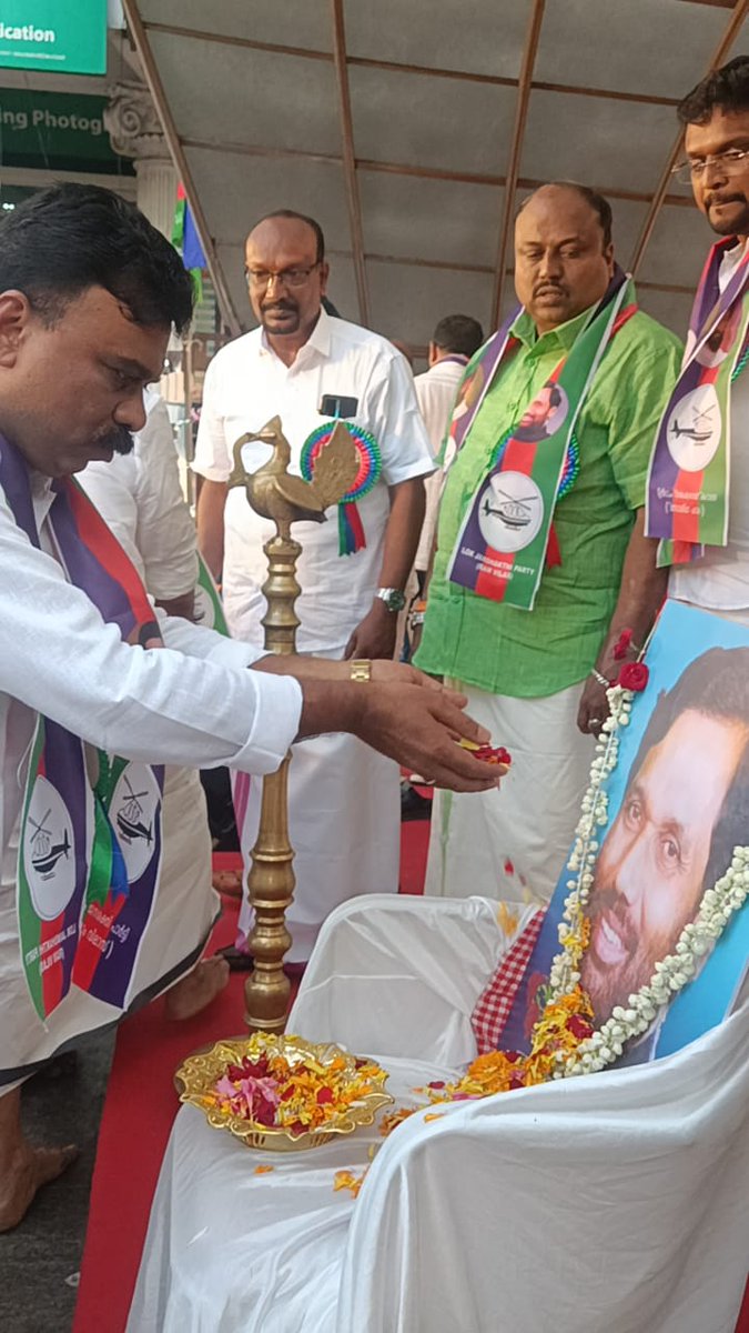 Avijaykp's tweet photo. केरल  LJPके नवनियुक्त प्रदेश अध्यछ  अरुण वेल्यूधुन के अध्यक्षता मे कोच्चि  मे बैठक रखी गई मुख्यथिति बीजेपी केरल प्रदेश उपाध्यक्ष NDA वाइस चेयरमैन राधाकृष्णन जीविषीठ अथिती लेबर सेल राष्ट्रीय प्रधान महासचिव विजय कुमार जी ने उपस्थित पार्टी कार्यकर्ता को सम्भोतित किया
@iChiragPaswan https://t.co/rtUnDuUrpE
