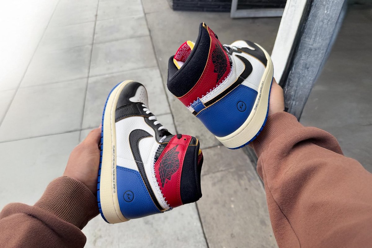 insanesneaker's tweet photo. IN-HAND LOOK: Fragment x Union x Air Jordan 1 High “Varsity Red/Sport Royal” 🔴🔵

• February 27th
• $205 https://t.co/VsUekp1QT5