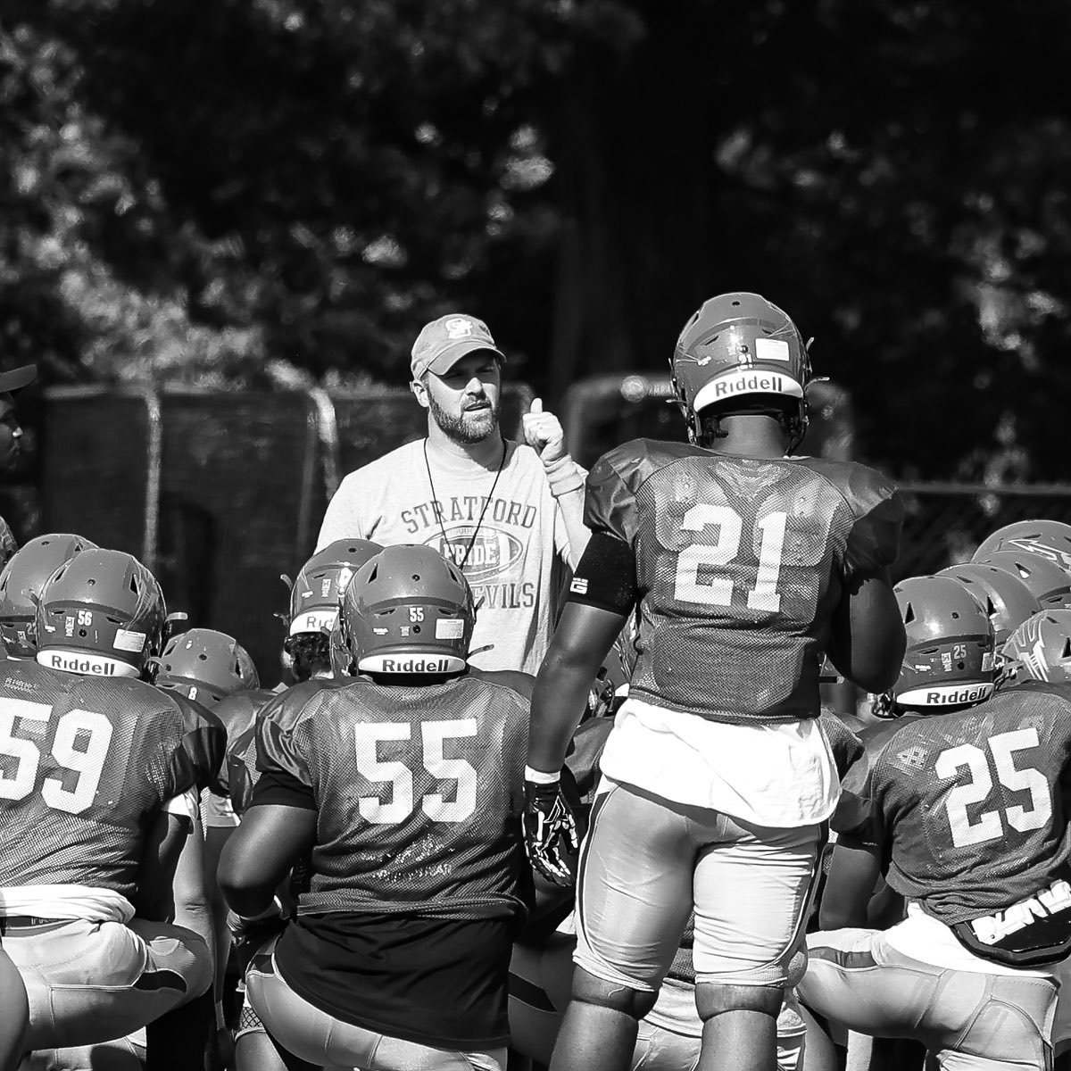 StratfordFootb1's tweet photo. Discipline is the bridge between goals and accomplishment. #cthsfb #WinterWorkouts #WeeklyQuote #RebuildTheLegacy #StratfordFootballPride https://t.co/Ri2r5ZqNbo