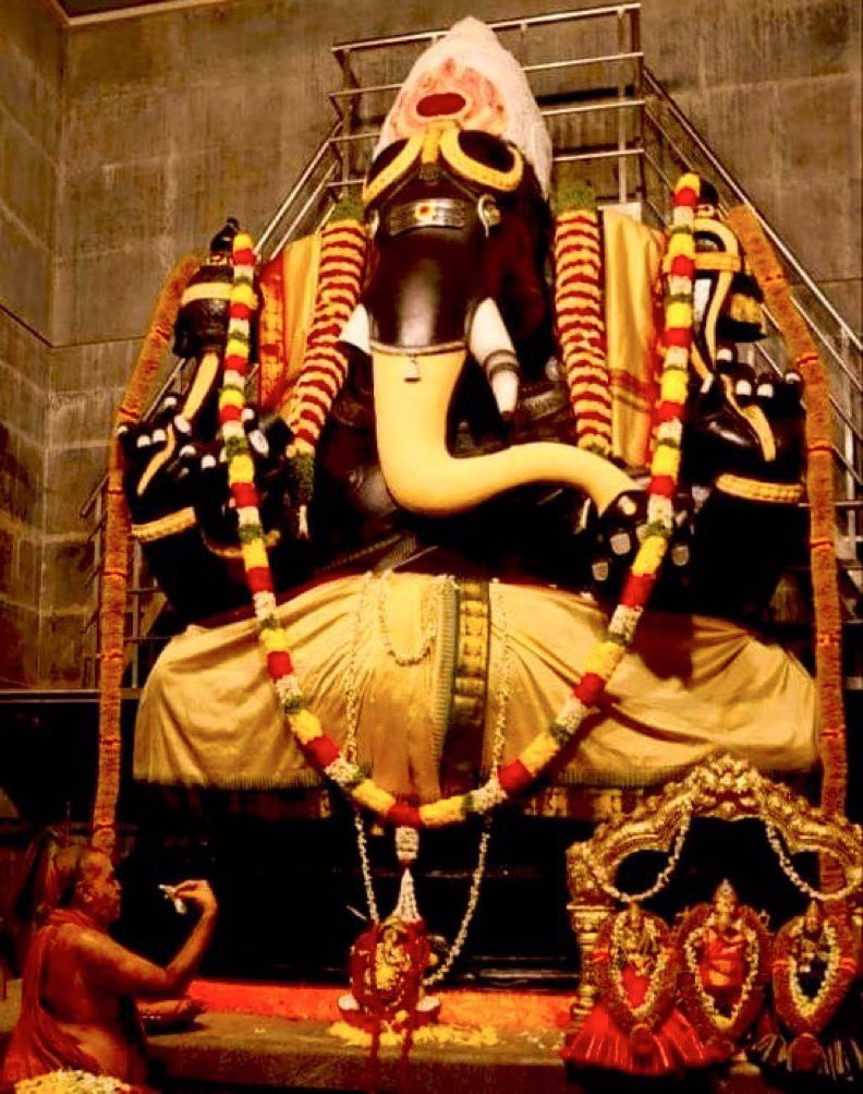 ॥  ॐ श्री गणेशाय नमः  ॥
बुधवार के प्रातः वंदन 
विध्न हर्ता गणेश जी की कृपा हम सभी पर बनी रहे।
ॐ गं गणपतये नमो नमः 
श्री सिद्धिविनायक नमो नमः 
अष्टविनायक नमो नमः 
गणपति बप्पा मोरया मंगलमूर्ति मोरया 
#जय_श्री_गणेश