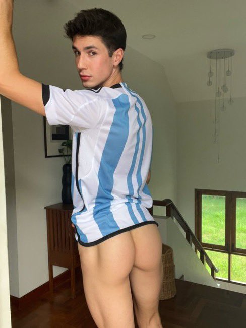 tyler_hale2's tweet photo. I play for both side 🏳️‍🌈 https://t.co/MtRl5M6okx