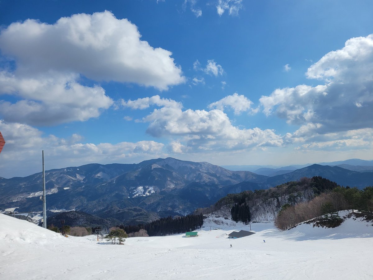 kenchamu2's tweet photo. めっちゃ快晴☀ https://t.co/8As2DHo2lg