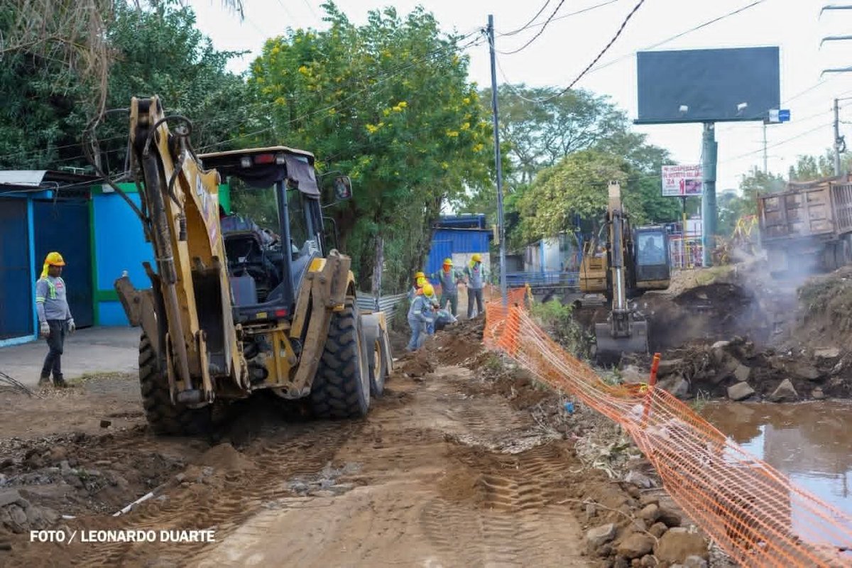Inicio de los Tramos 2 y 3 de la Pista Héroes de la Insurrección

Las autoridades de la Alcaldía de Managua realizaron un recorrido para dar inicio a la construcción de los tramos 2 y 3 de la Pista Héroes de la Insurrección. 
#SomosUNAN
#ManaguaSandinista